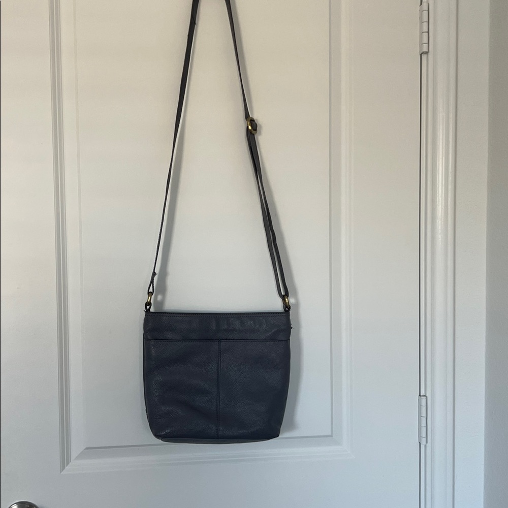 Born crossbody. - Picture 6 of 11
